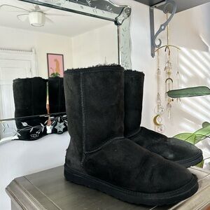 UGG classic short black boots 
Still in good shape!